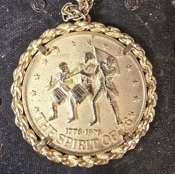 VIntage Gold Spirit of '76 Pendant - Picture 1 of 4
